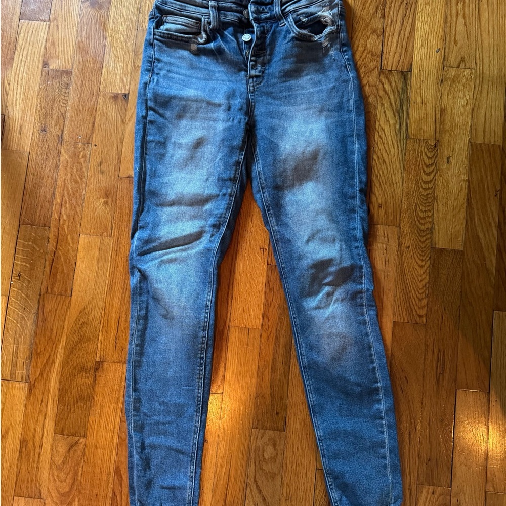 Blue Skinny Jeans with Classic Denim Style